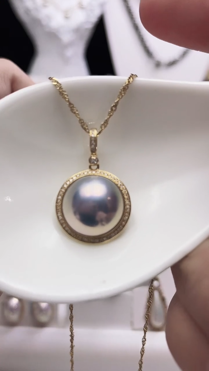 【闪购商品】拼合珍珠（马贝珠）颈饰18K金镶嵌海水马贝吊坠