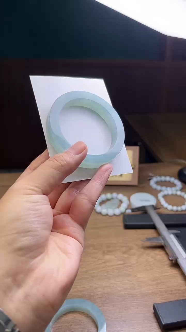 未镶嵌手镯定制翡翠活***吧定制