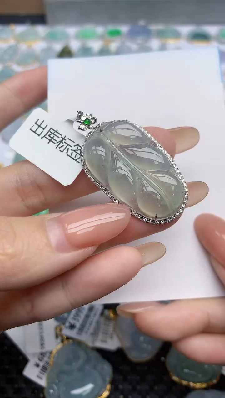 【闪购商品】翡翠挂件18K金镶嵌天然翡翠A货