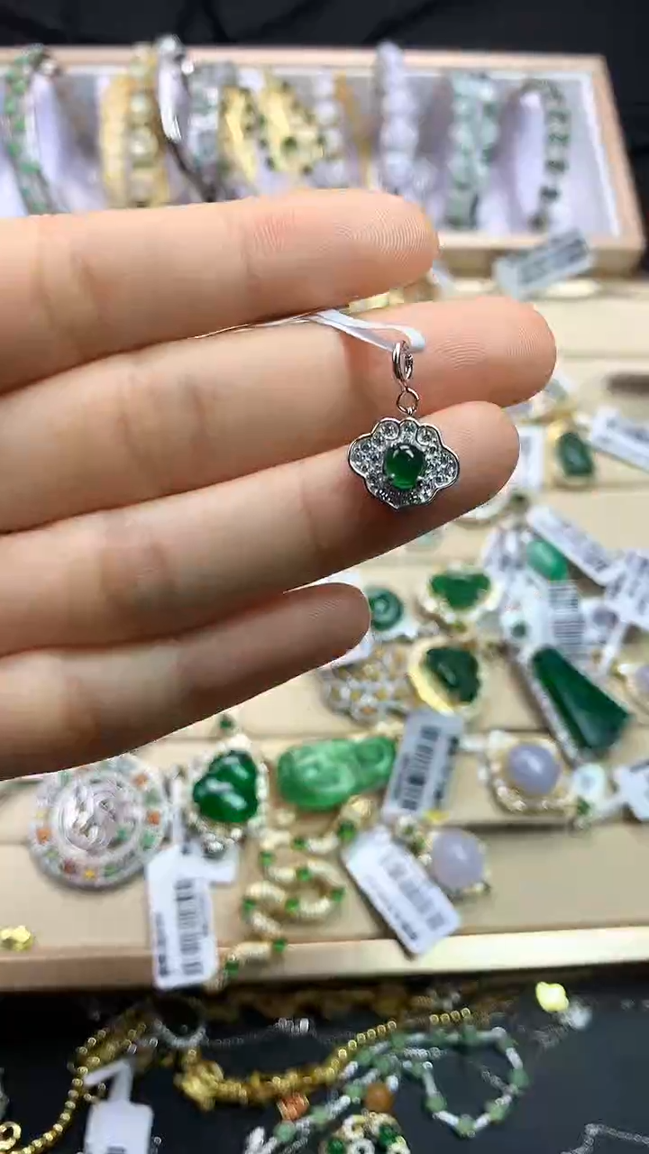 翡翠银S925镶嵌颈饰翡翠 银S925镶嵌 颈饰