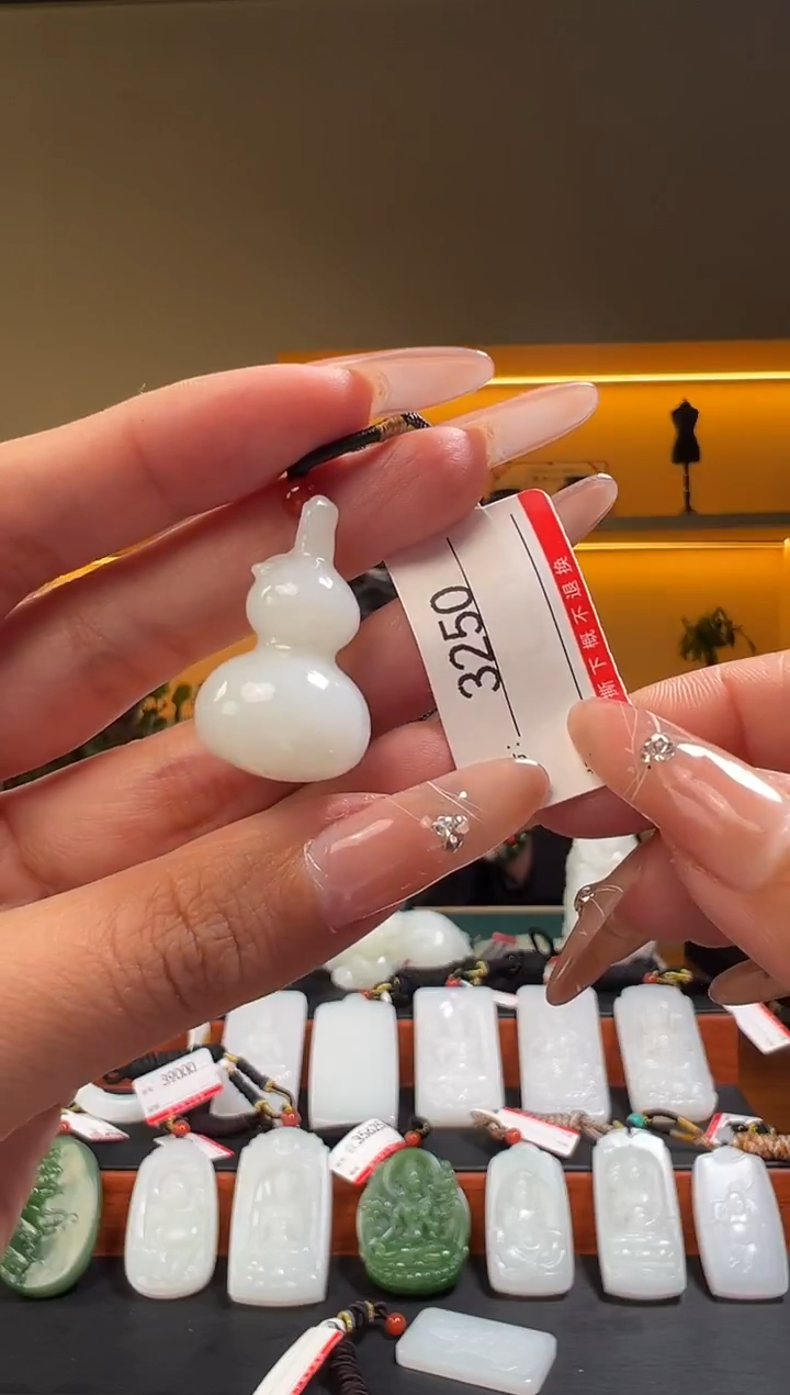 颈饰未镶嵌和田玉1