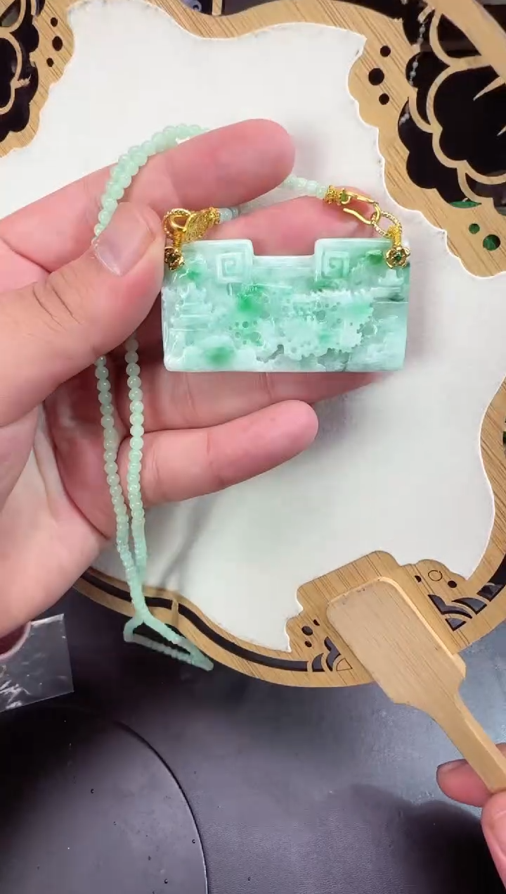 【闪购商品】翡翠颈饰未镶嵌牌子