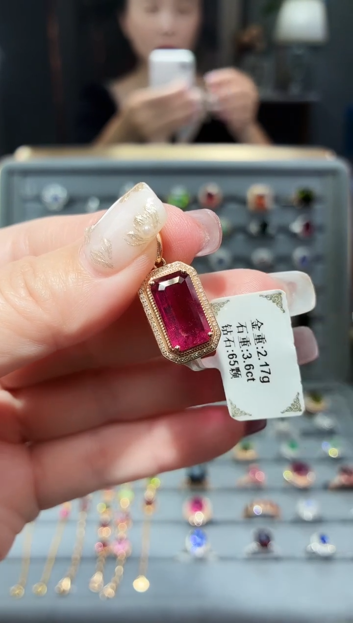 颈饰18K金镶嵌碧玺3.6..