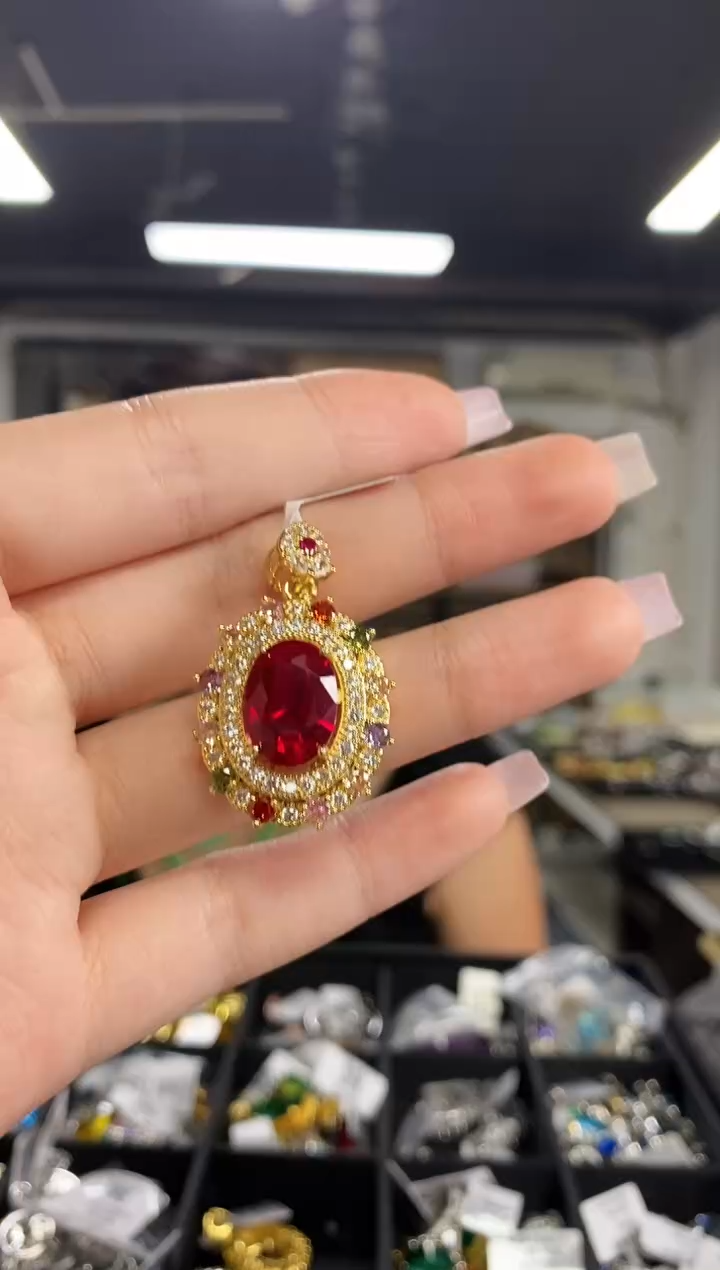 未镶嵌颈饰红宝石闪购链接  多样性发其一颜色微差