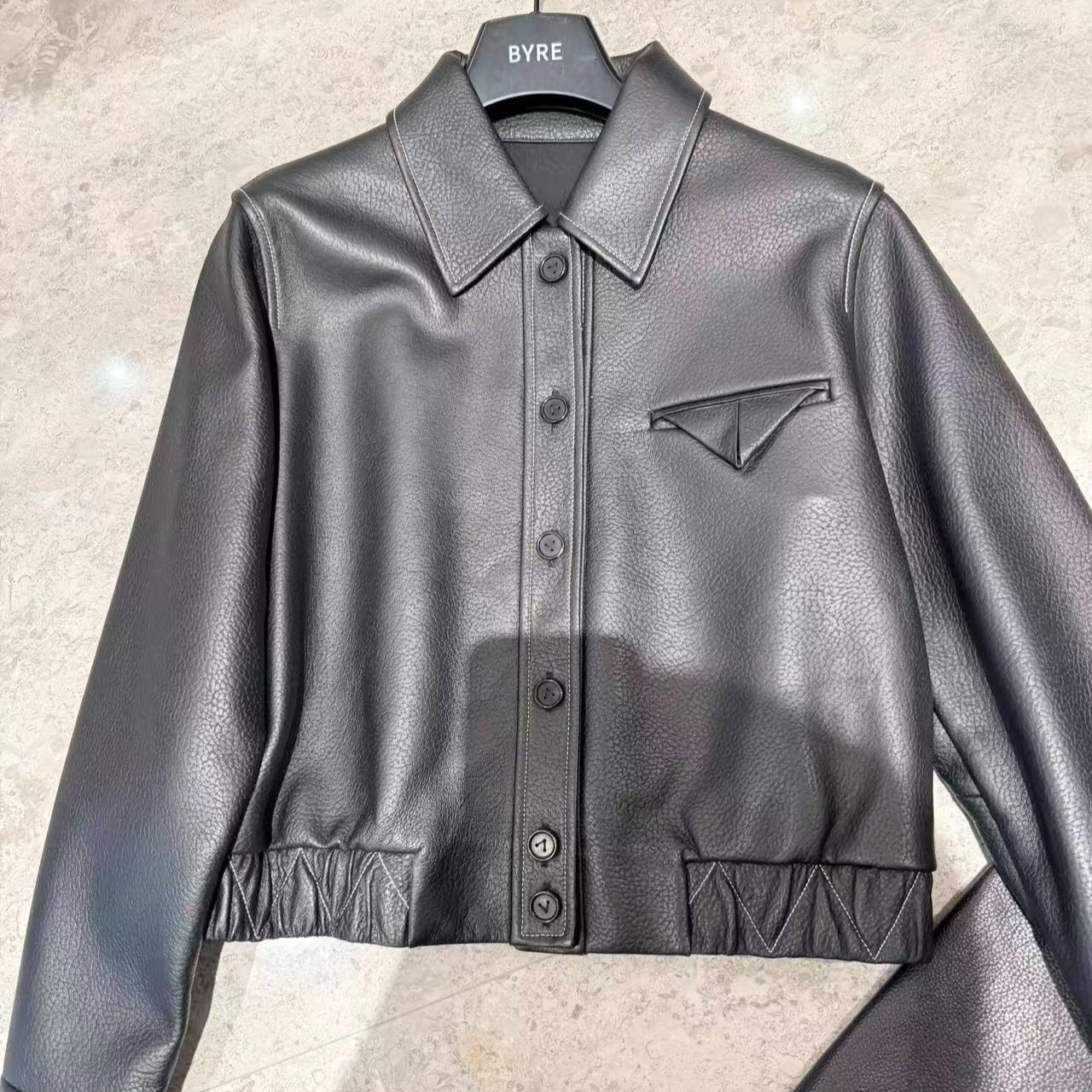 YS678 黑色三角皮夹克【专业护理】