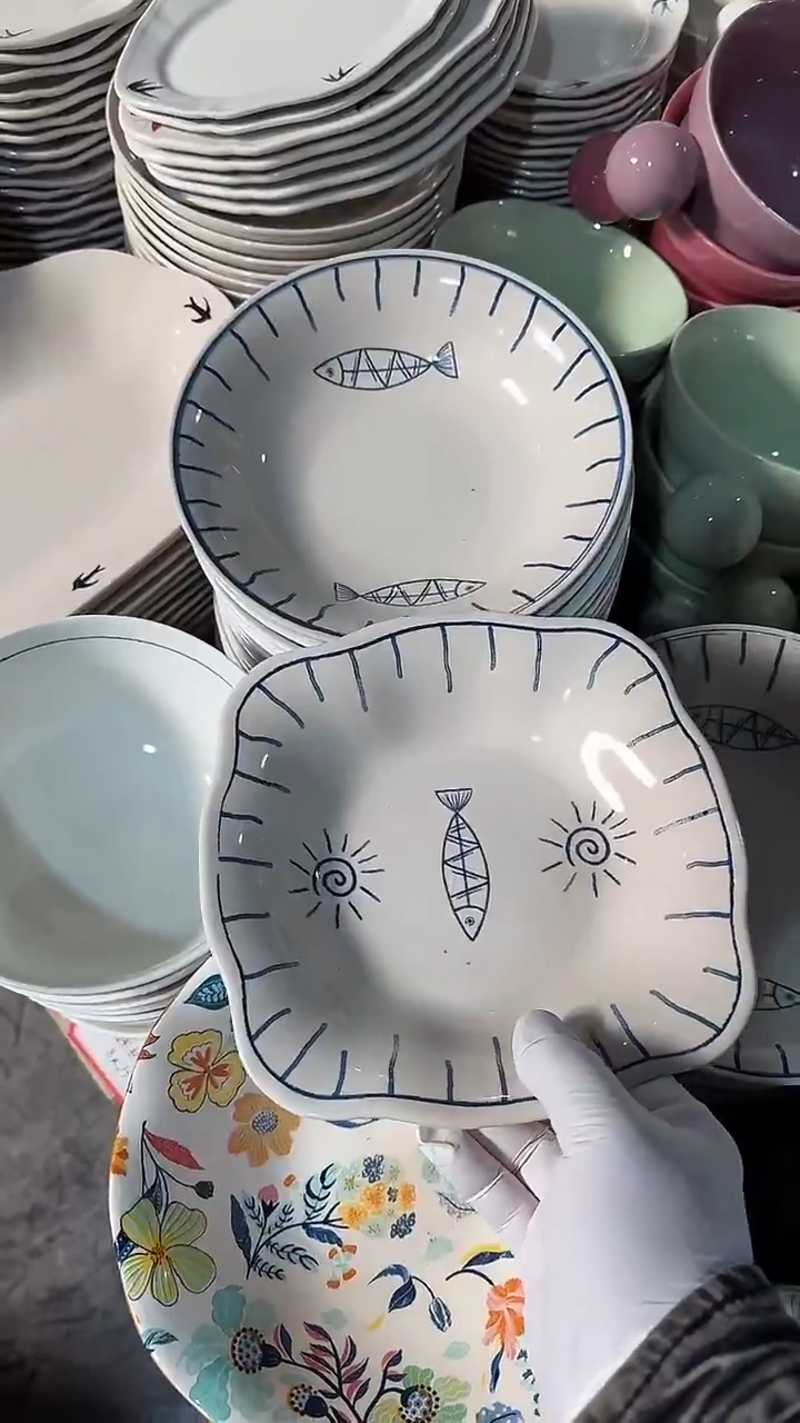 陶瓷2个盘 微瑕凑满20元包邮