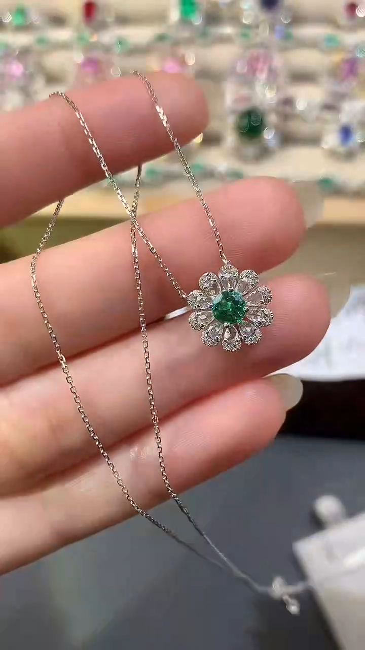 18K金镶嵌套链祖母绿D297|8800