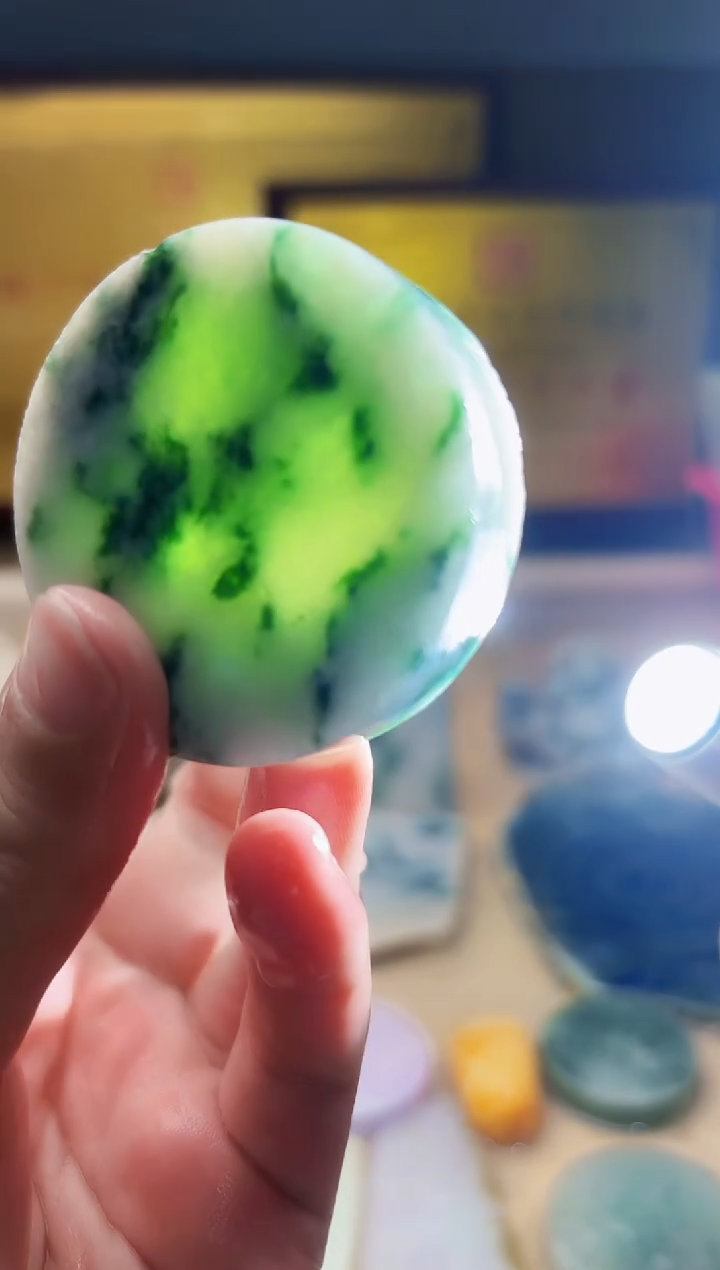 翡翠挂件未镶嵌A货张麦7231