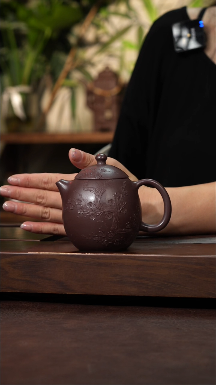 茶壶紫砂紫泥泥绘梅花龙蛋壶200cc左右