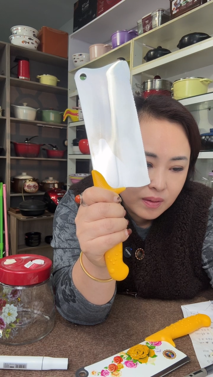 用****4           刀（瑕疵）2把