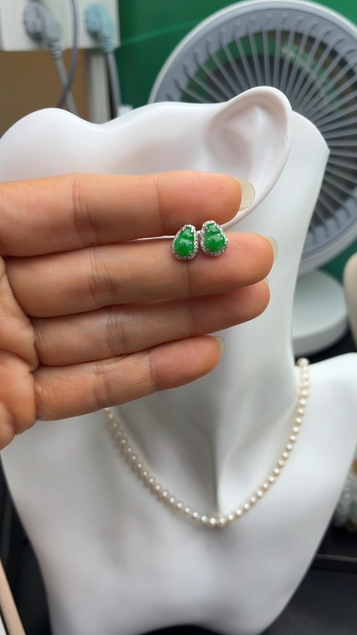 颈饰18K金镶嵌翡翠天然翡翠A货