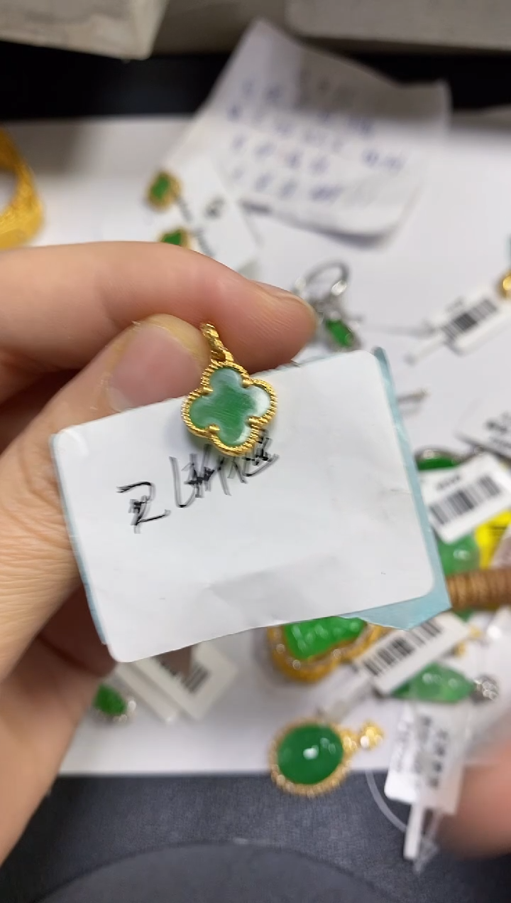 颈饰18K金镶嵌翡翠(****散颈饰 18K金镶嵌 翡翠