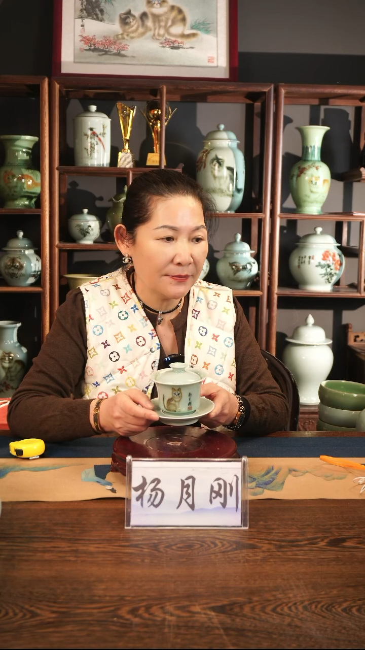 釉中彩 猫画 三才盖碗L
