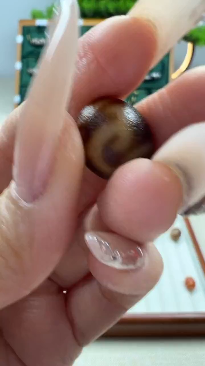 玛瑙/玉髓（覆膜）颈饰未镶嵌d****k46微瑕随机发货