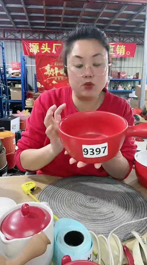 【闪购商品】9397明显瑕疵红色手把锅不带盖不圆