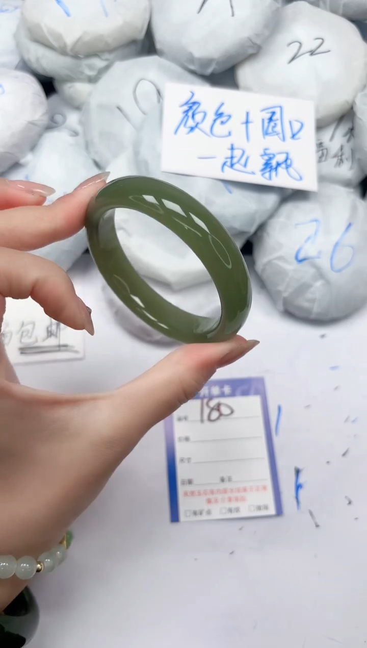 未镶嵌手镯石英质玉180/55.6