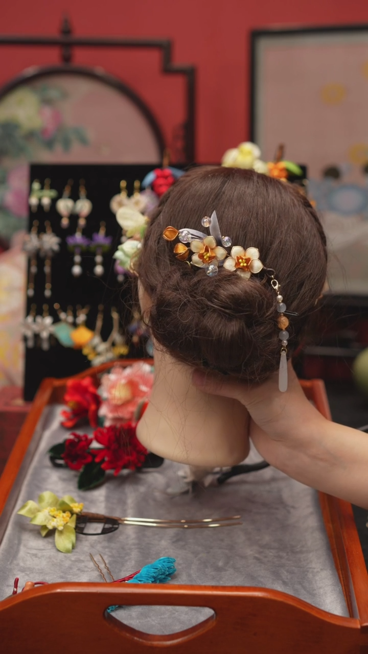 刺绣非遗绒花手工饰品