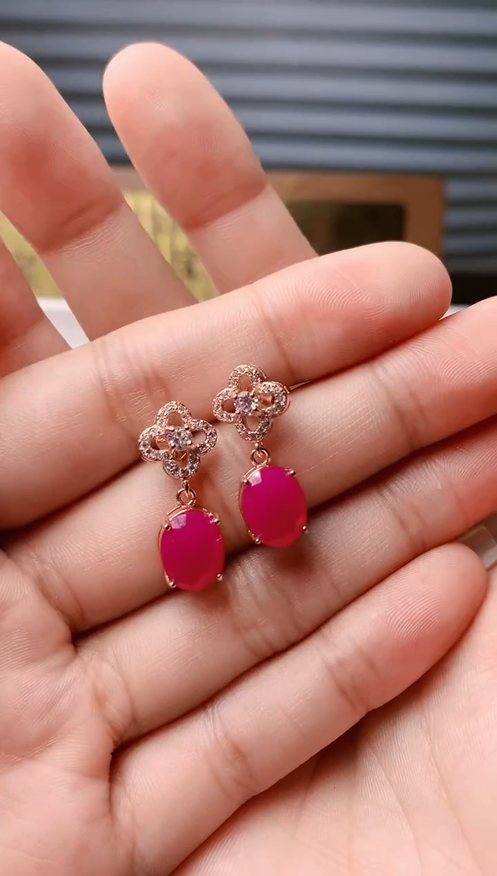 【闪购商品】红宝石耳饰银S925镶嵌........