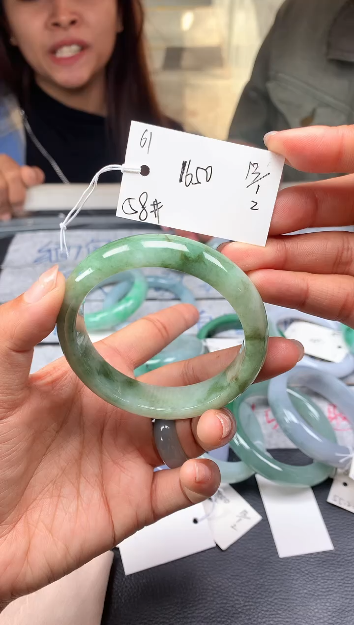 【闪购商品】翡翠手镯未镶嵌61翡翠手镯下单联系小耳机拍一发一