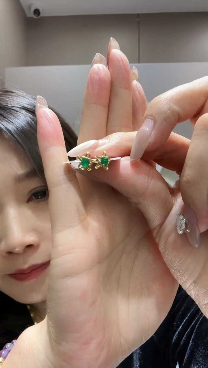 【闪购商品】祖母绿耳钉18K金镶嵌祖母绿耳钉/一对/015