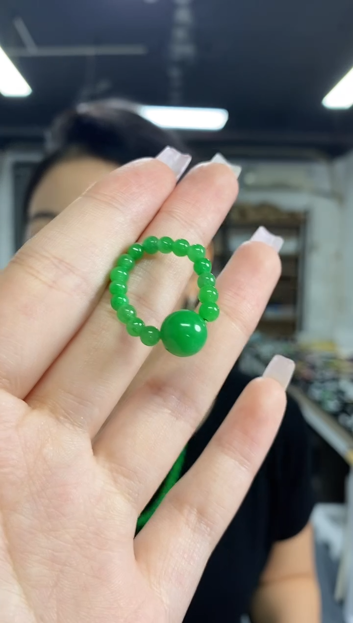 翡翠戒指未镶嵌闪购链接 多样性发其一颜色微差