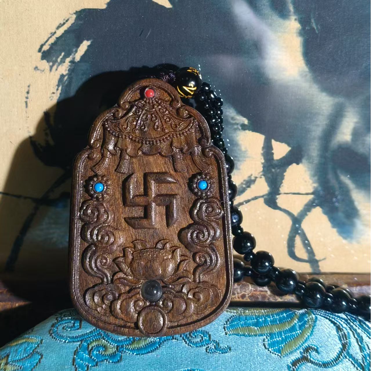 陆国风复古雕刻手把件