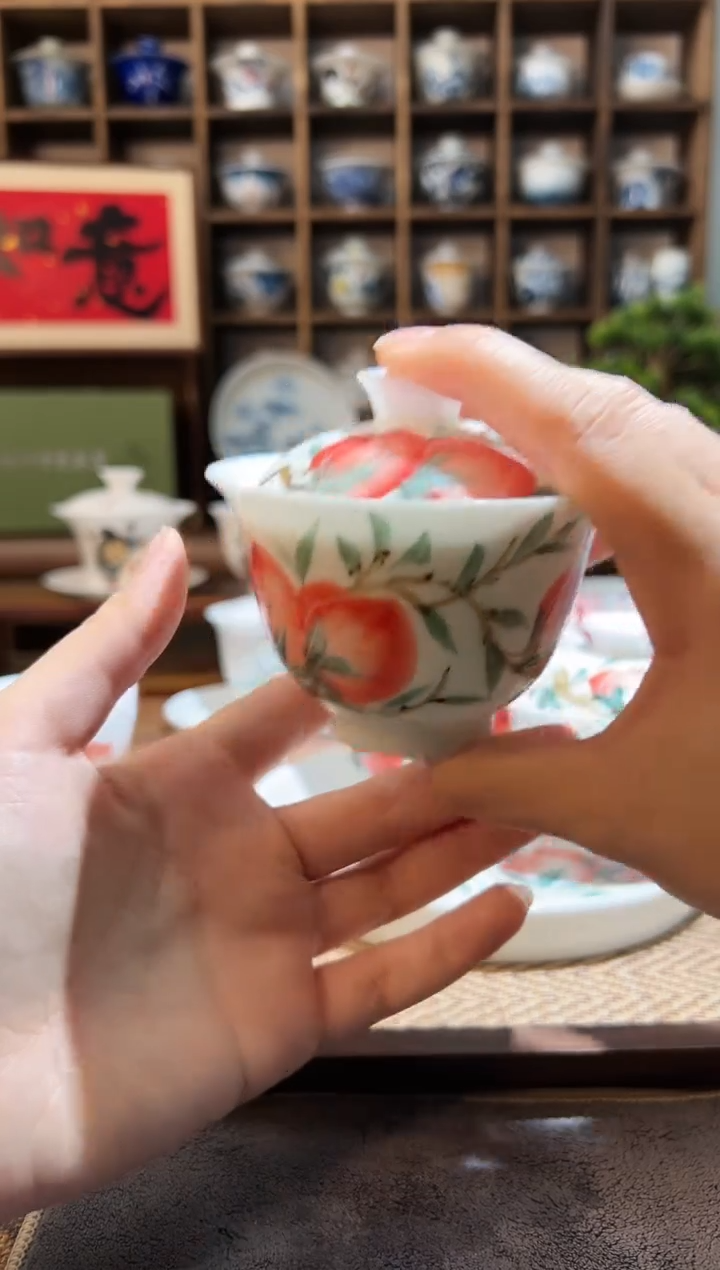 【闪购商品】手绘桃子小元宝盖碗