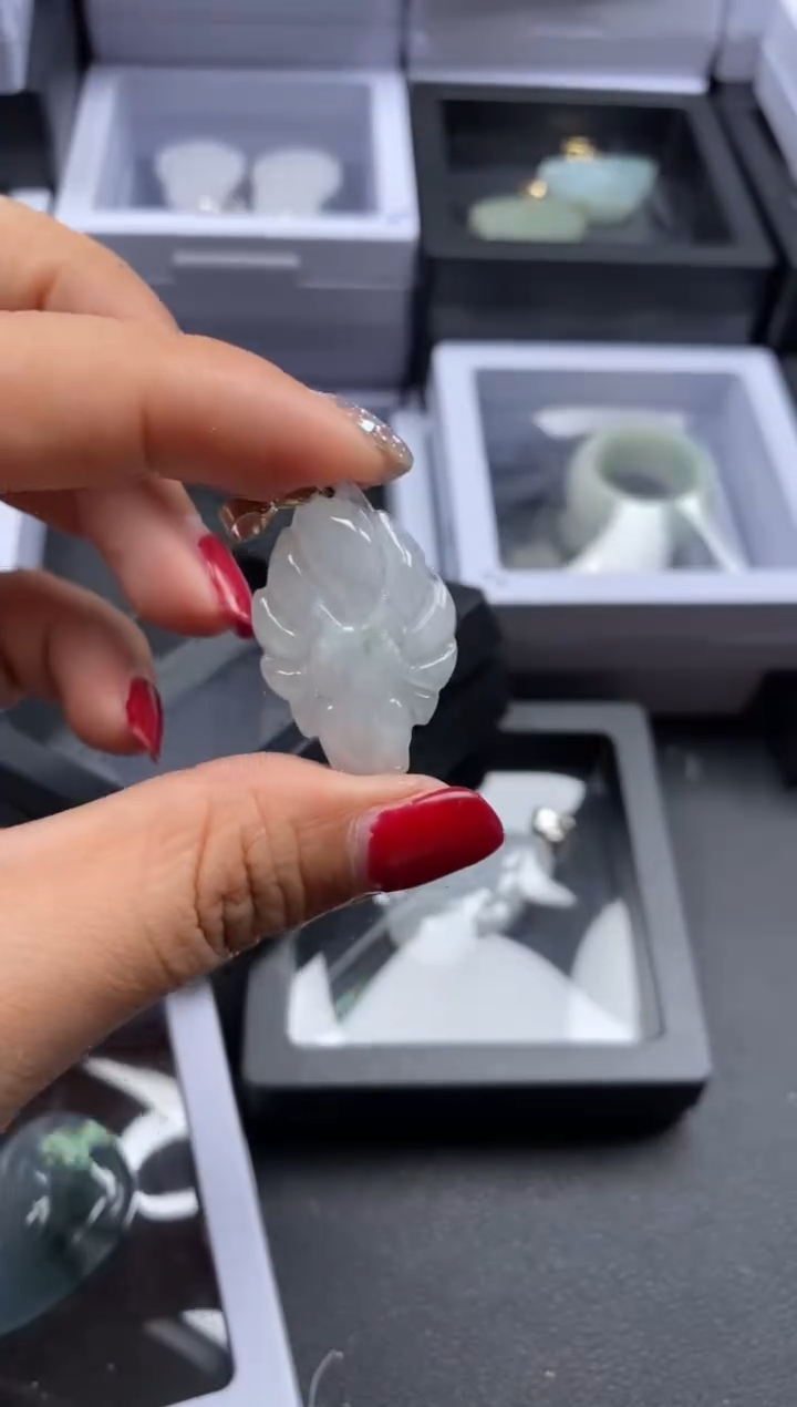 【闪购商品】翡翠未镶嵌吊坠(不含链)33313