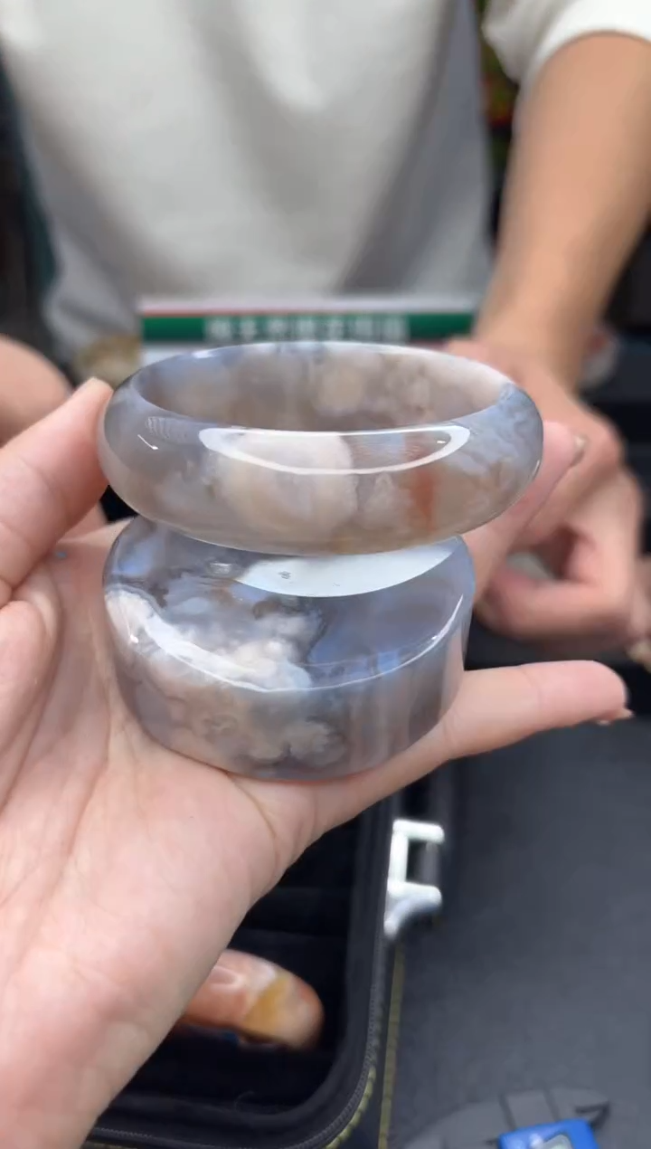 【闪购商品】石英质玉手镯未镶嵌165（62圈赠送镯心）