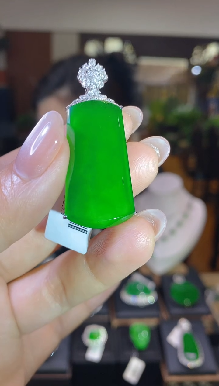 【闪购商品】翡翠吊坠(不含链)未镶嵌翡翠吊坠