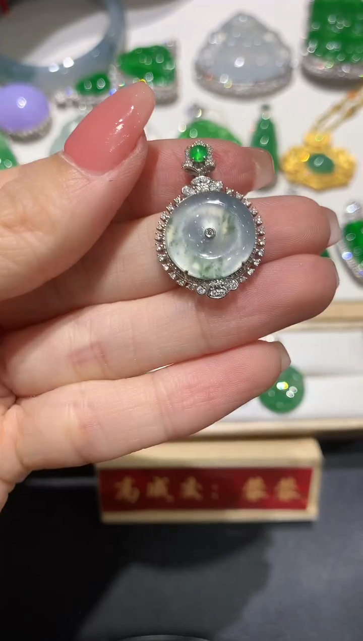 【闪购商品】翡翠吊坠(不含链)18K金镶嵌团购6