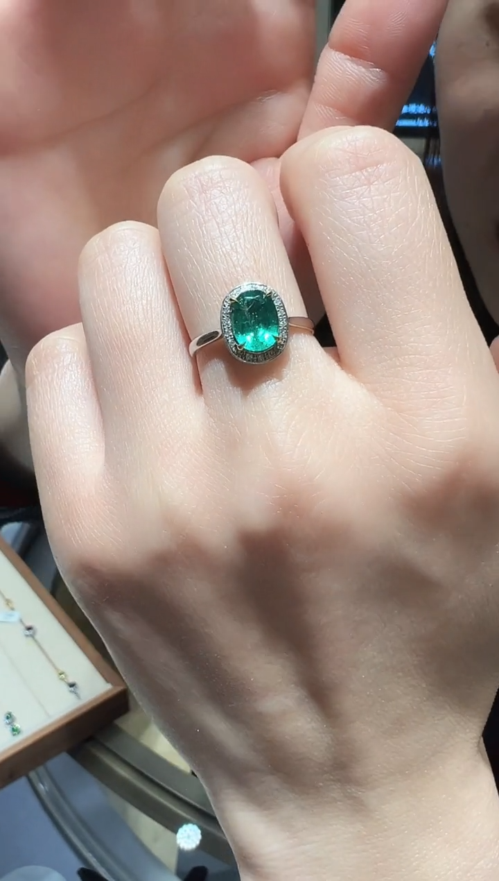 【闪购商品】祖母绿戒指18K金镶嵌28】