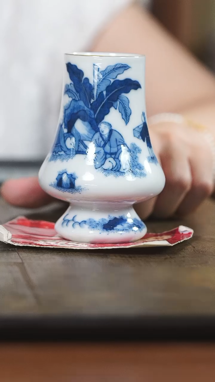 弥云斋青花人物凯恩杯