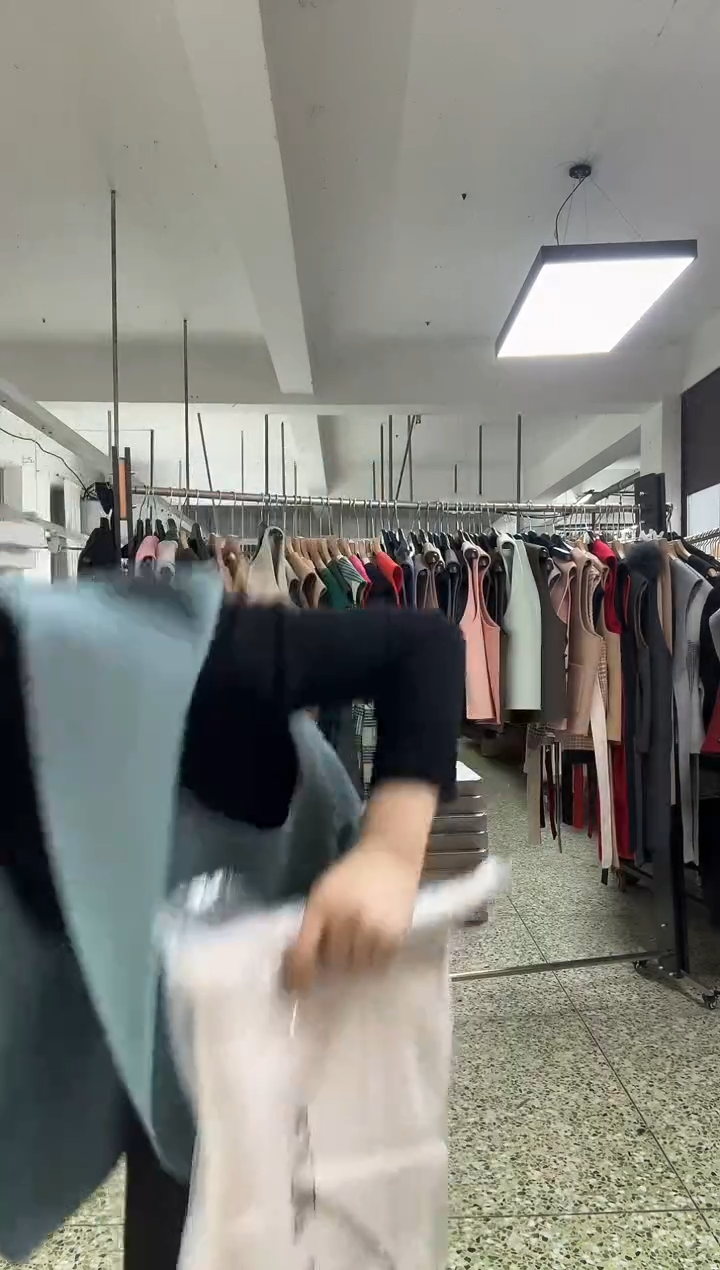 连帽 白色  马甲