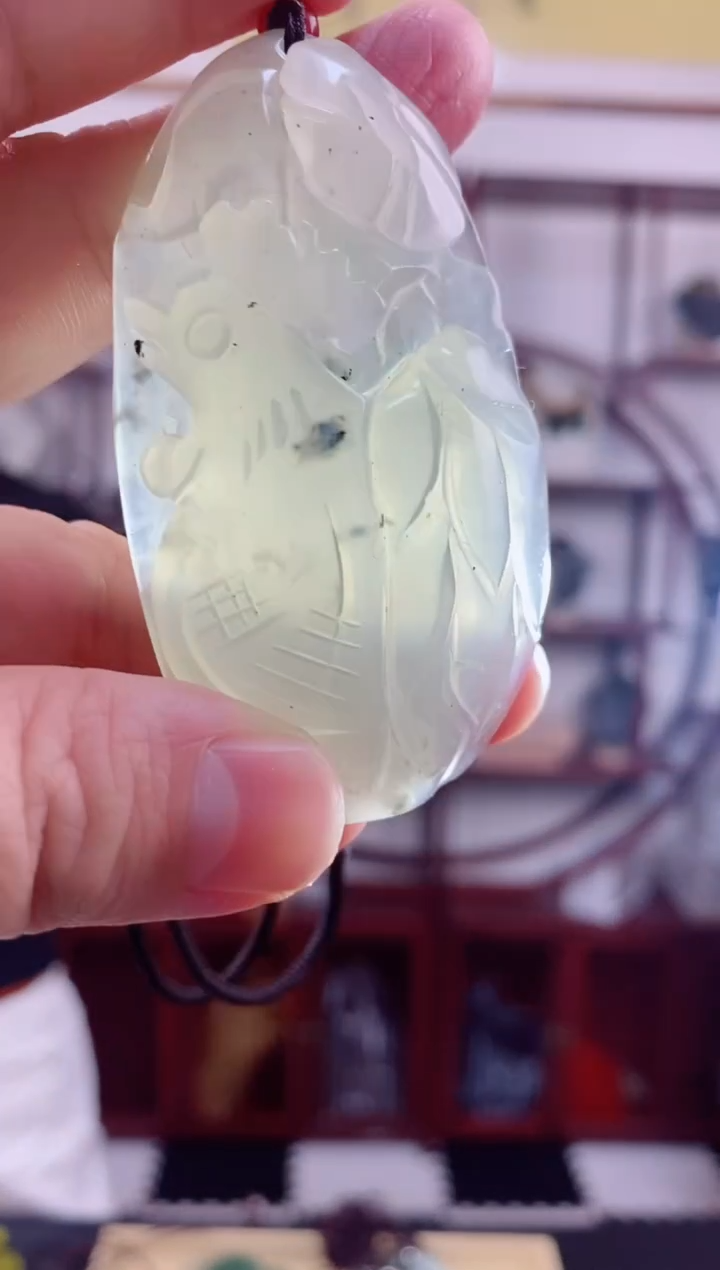 未镶嵌岫玉颈饰1