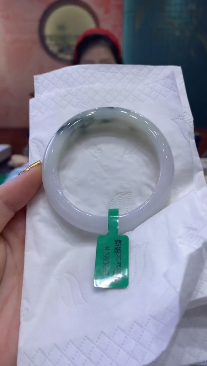 【闪购商品】翡翠手镯未镶嵌多人10629