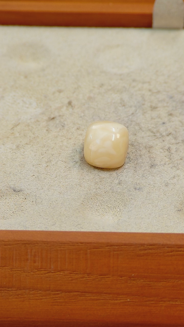 【闪购商品】蜜蜡裸石未镶嵌俄料微瑕0.832克