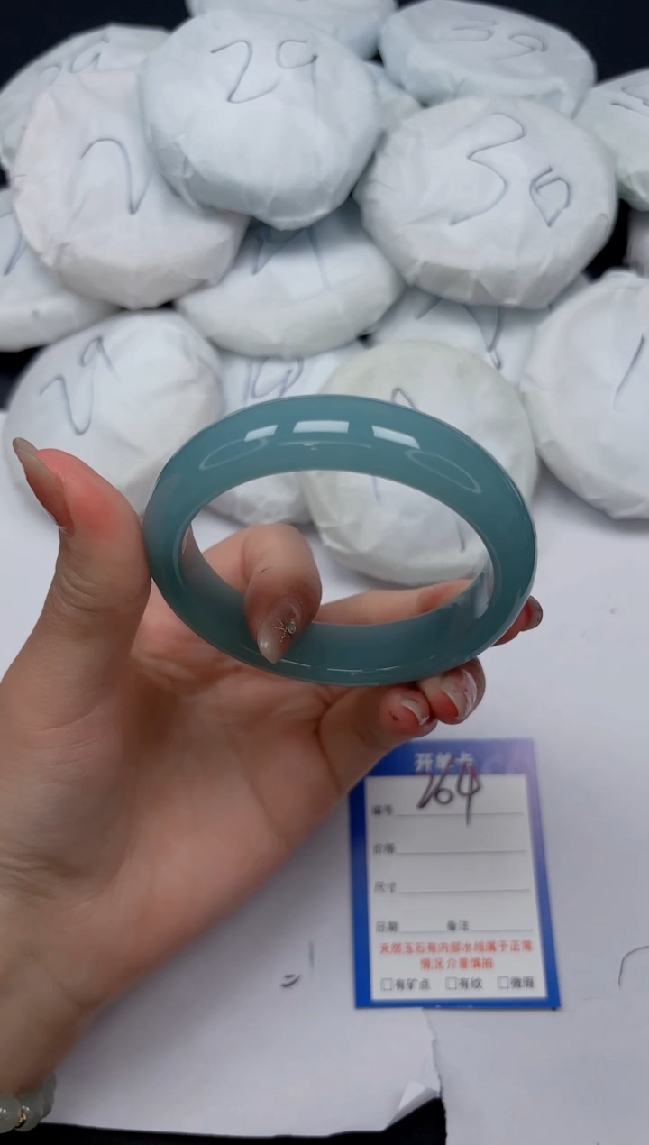 未镶嵌手镯石英质玉264/58.6