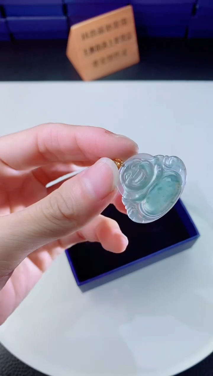 翡翠未镶嵌颈饰   ·