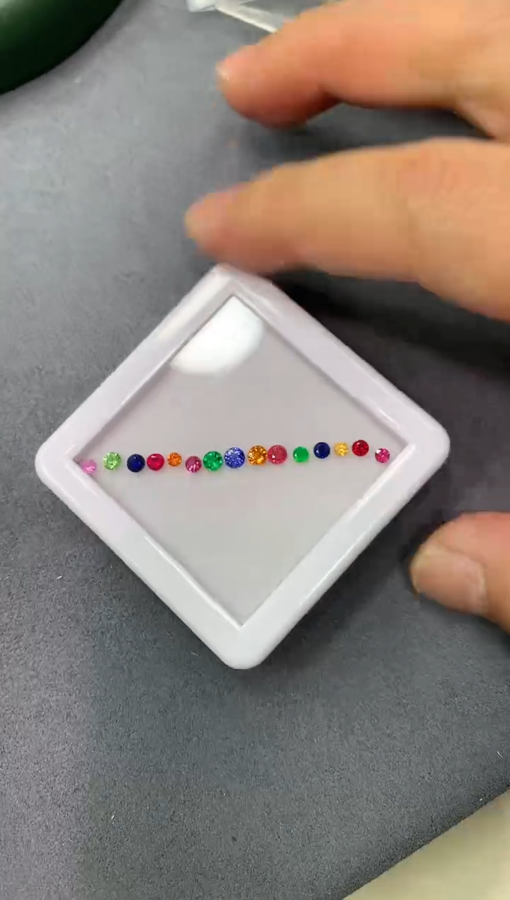 【闪购商品】蓝宝石裸石未镶嵌一组16粒  28