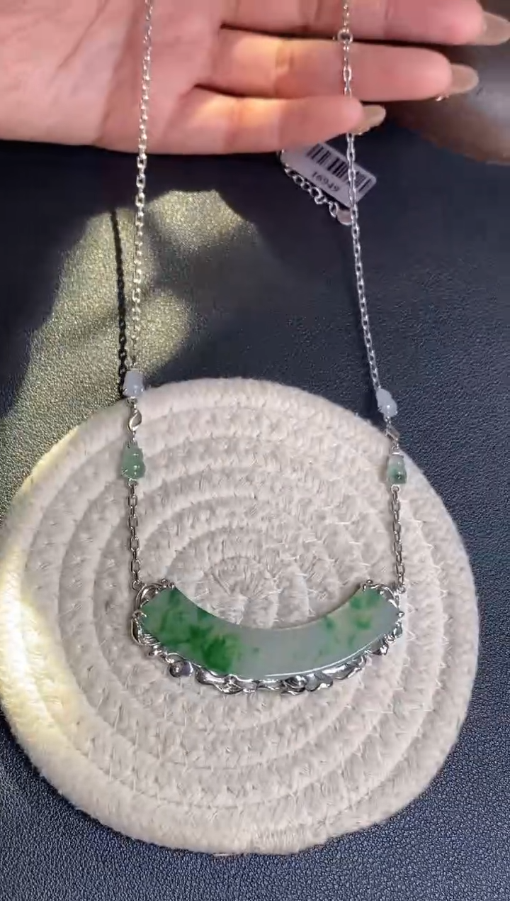 颈饰银S925镶嵌翡翠净货16949
