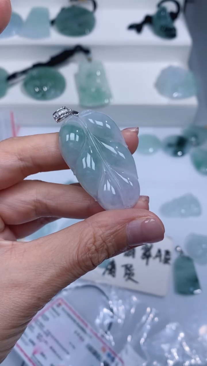 颈饰银S925镶嵌翡翠吊坠