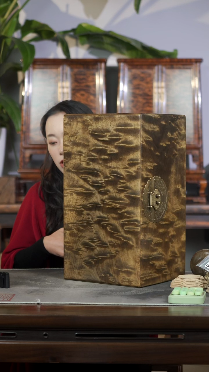 金丝楠藏品级闪电云彩水波一木一器收纳箱