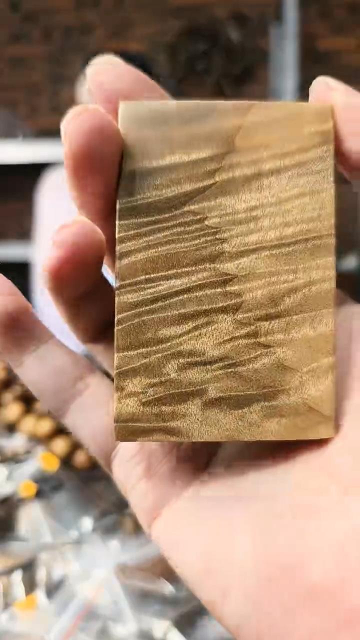 【闪购商品】金丝楠无事牌手把件