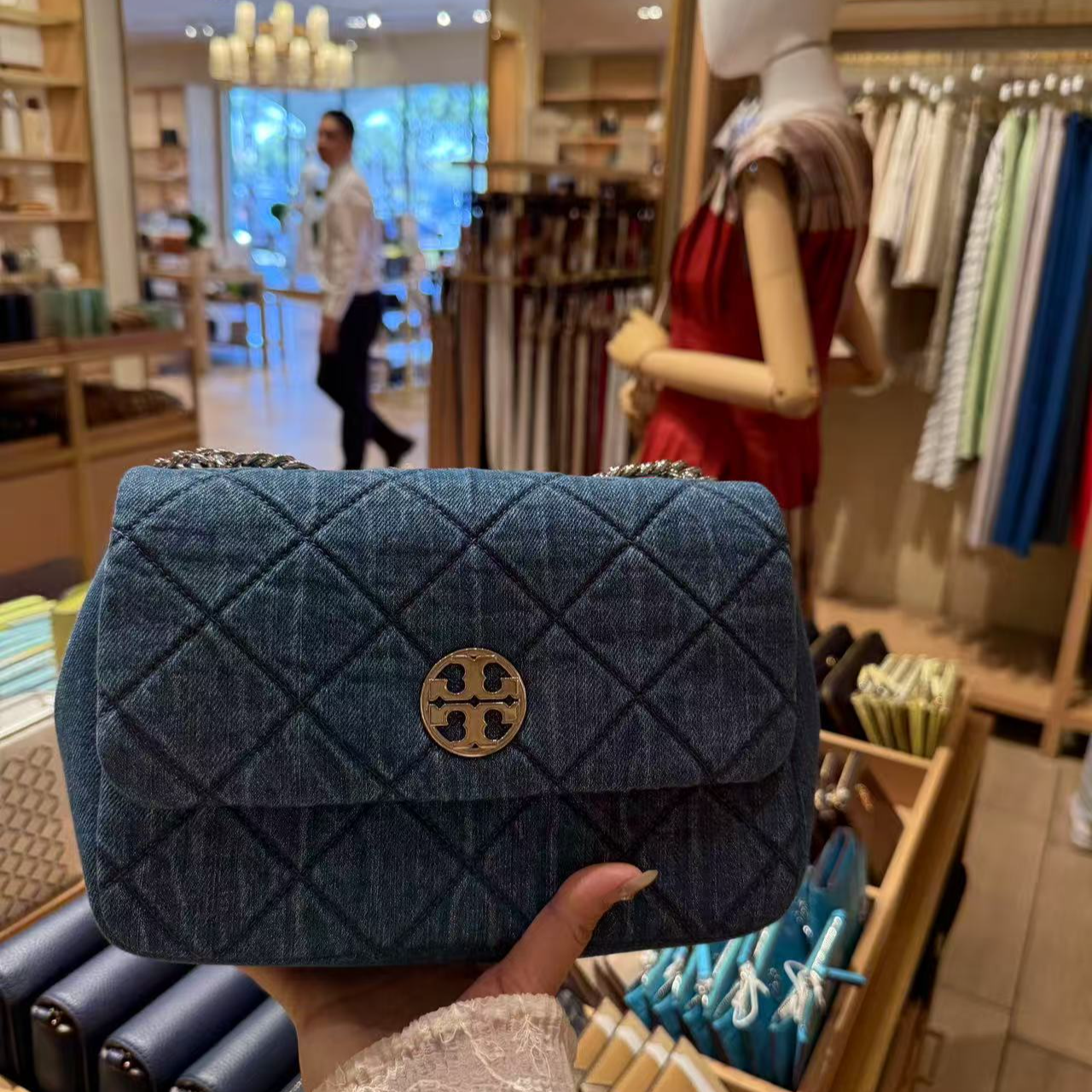 Tory Burch/汤丽柏琦 中号wila蓝色牛仔方胖斜 挎包 25*8*16