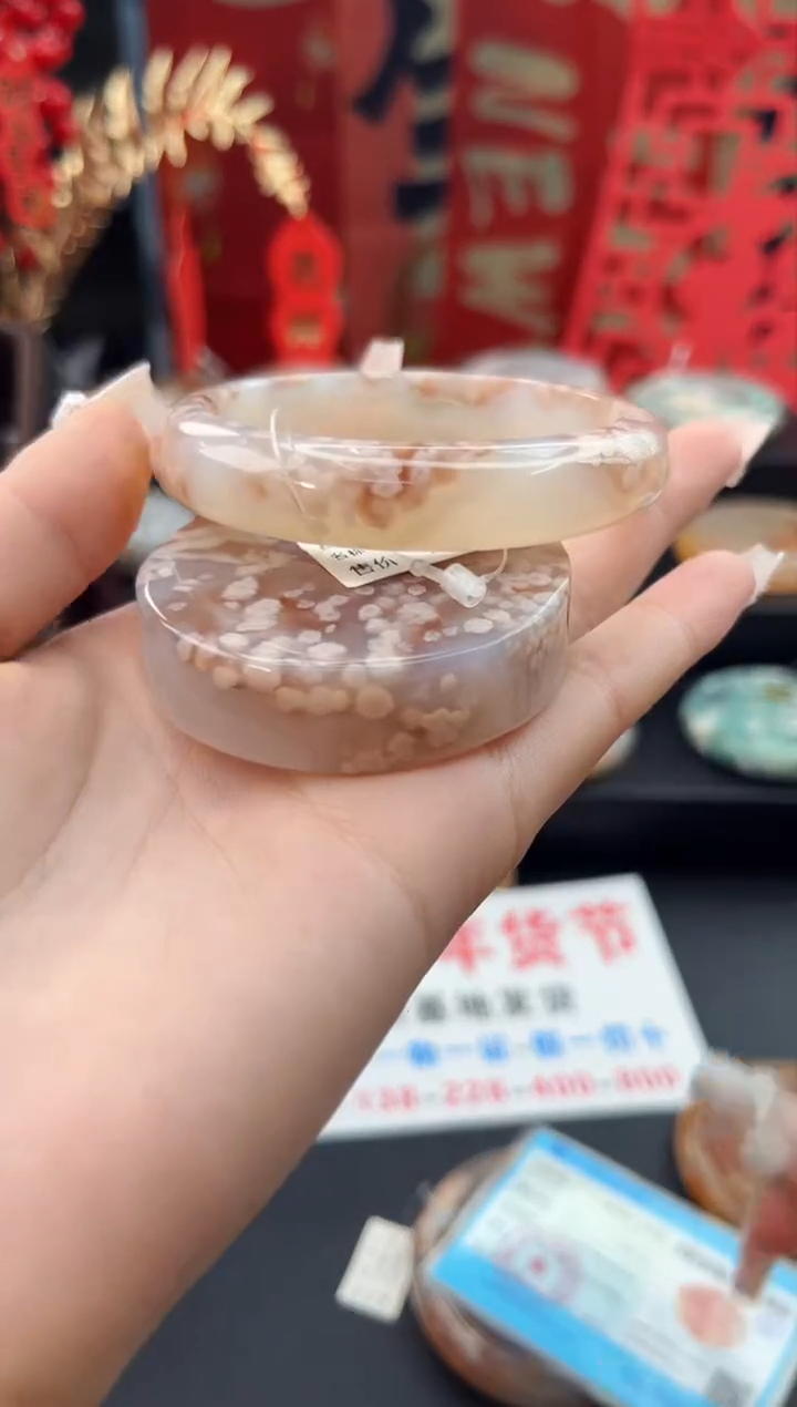 【闪购商品】石英质玉手镯未镶嵌赠送镯心（55圈口）