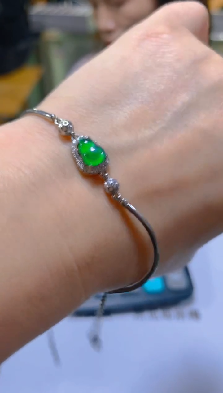 未镶嵌手链翡翠多样性发一