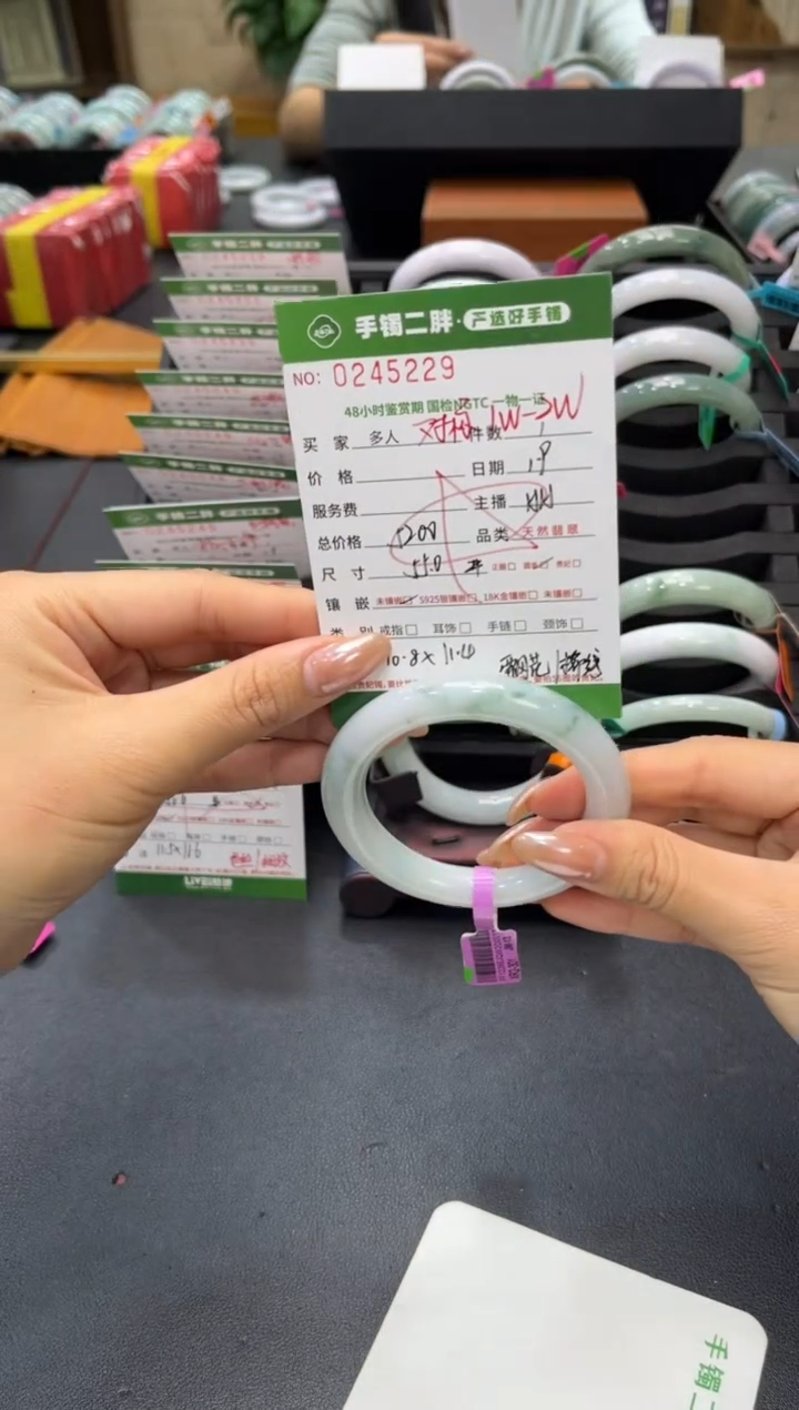 【闪购商品】翡翠手镯未镶嵌多人