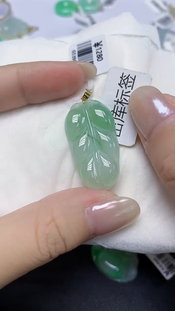 翡翠18K金镶嵌颈饰天然缅甸翡翠A货