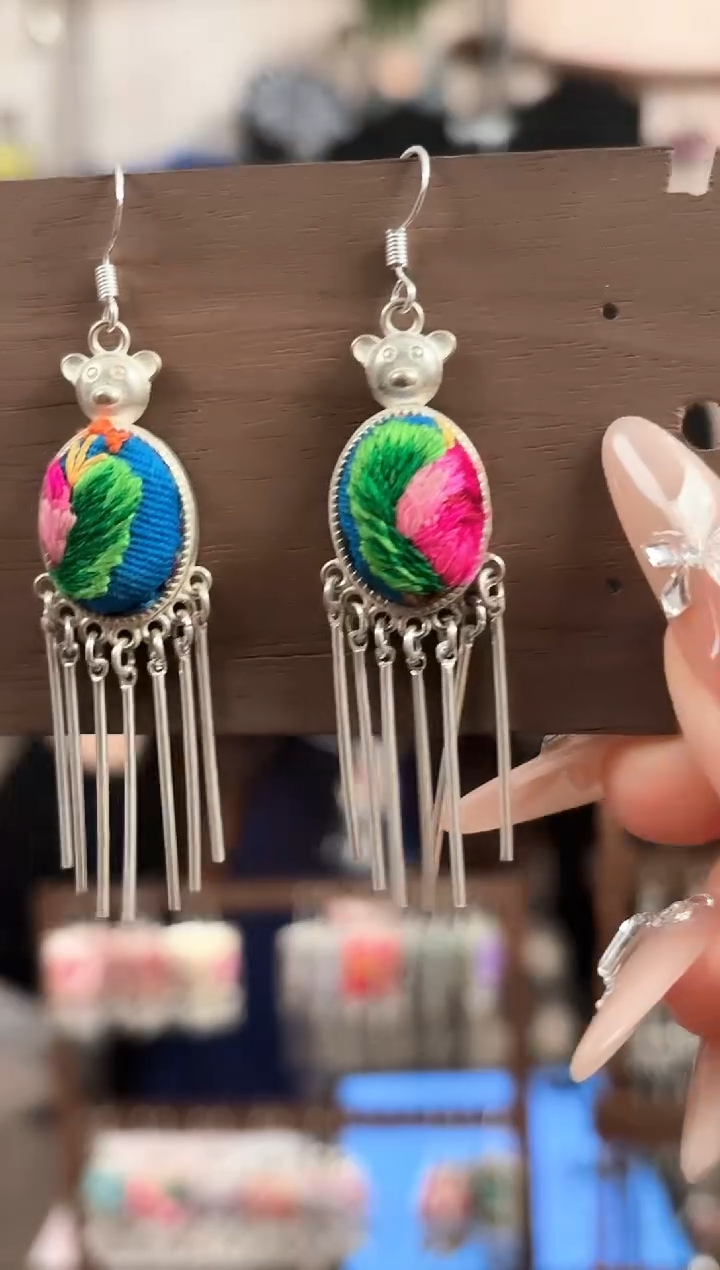 织绣民族风非遗老绣饰品502